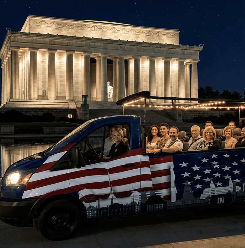 DC's Memorials Open-Air Small Sunset & Moonlight Guided Tour