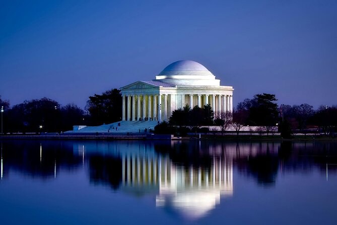 Washington DC Night Tour: ICONIC Landmarks, Monuments SMALL GROUP